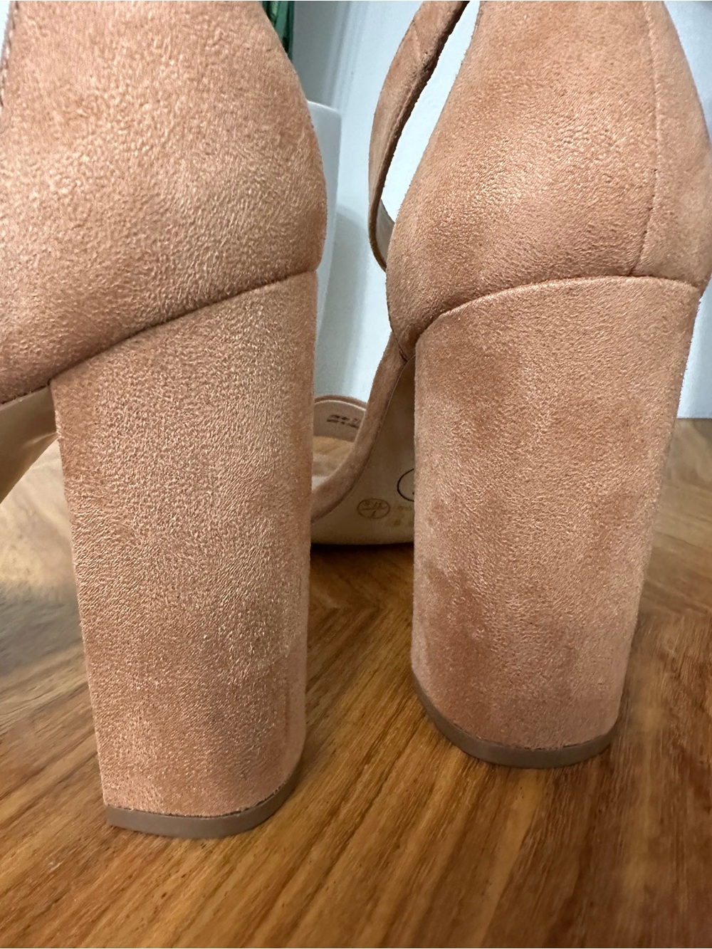 Chinese Laundry Camel Faux Suede Ankle Strap Block Heel Sandals SZ 7 NWOT READ - Picture 5 of 8